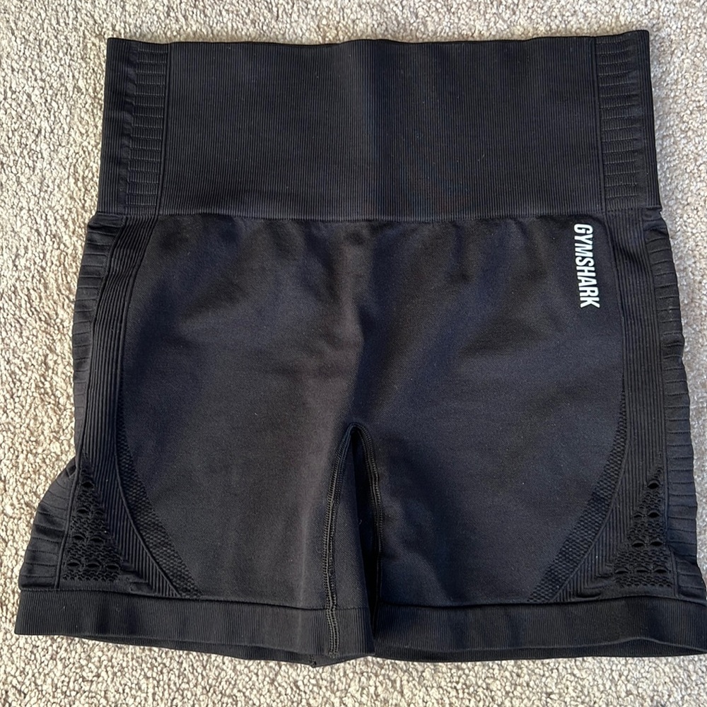 L gymshark Shorts